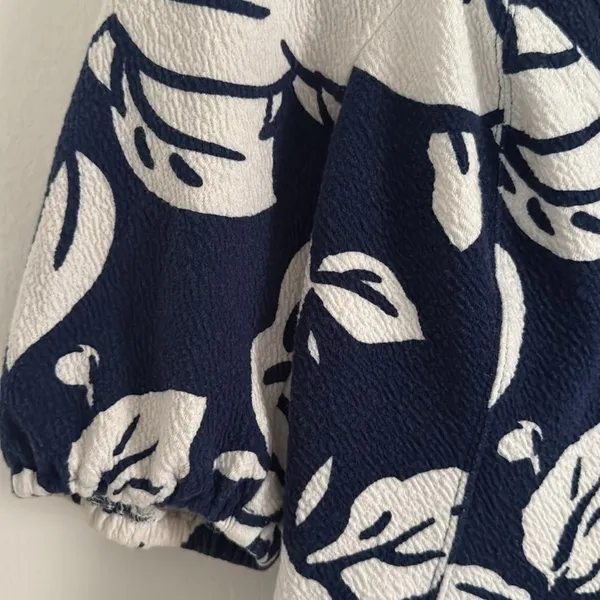 Maeve by anthology Blue and White Puff Sleeve Blouse EUC - Image 3