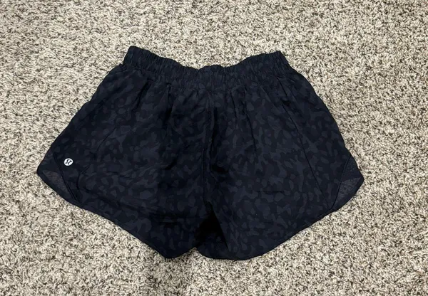 Lululemon Hotty Hot Short II *Long 4" - Image 4