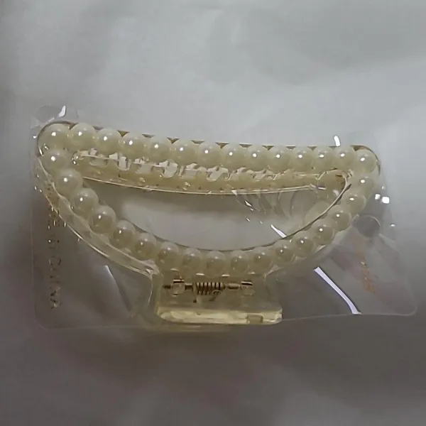 Pearl Hair CLAW Clip White - Image 4