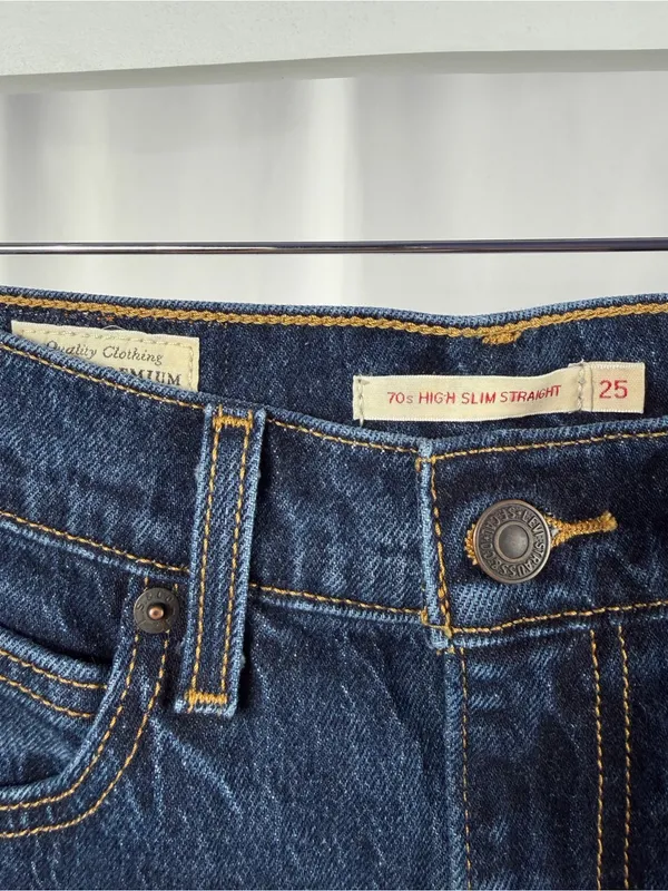 Levi's 70's High Slim Straight Jeans in Dark‎ able Size 25 - Image 6