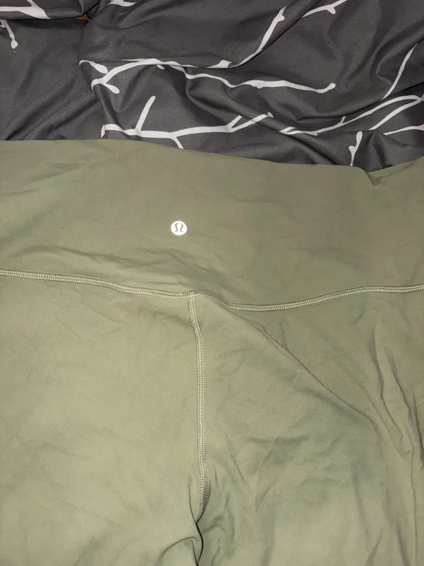 Lululemon Women's Align HR Pant 25" Leggings in green size 18 - Image 6