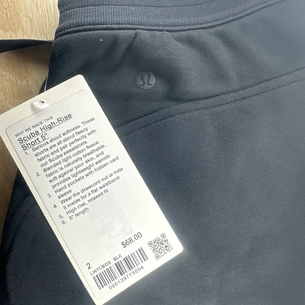 Lululemon Scuba High-Rise Short 5" Black - Size 2 - Image 3