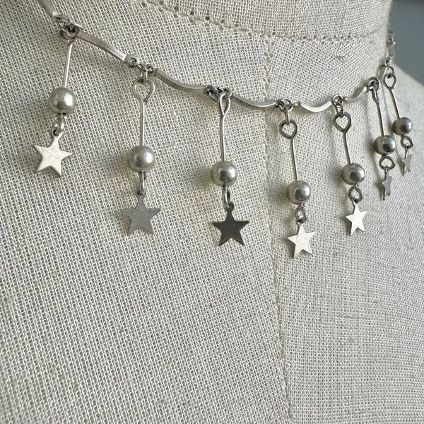 Silver tone hanging star choker necklace - Image 2