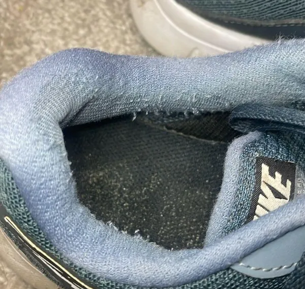 Nike running shoes steal blue laceup size 5 youth - Image 3