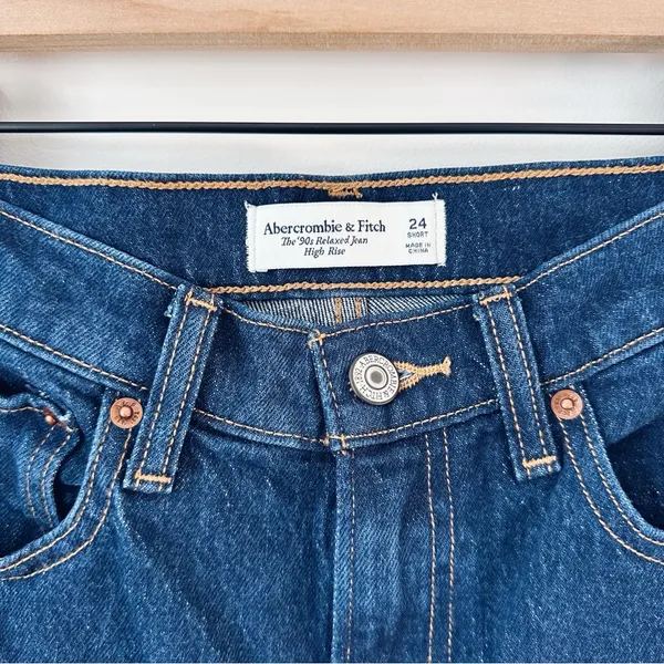 Abercrombie & Fitch Women’s The 90’s Relaxed Jean High Rise - Image 3