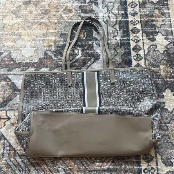 Tory‎ Burch Gemini Link Coated Canvas Open Top Large Tote gray blue - Image 3