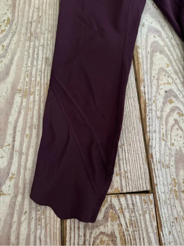 Lululemon Tight Stuff Tight II Scallop Leggings reversible no size dot size 6 - Image 2