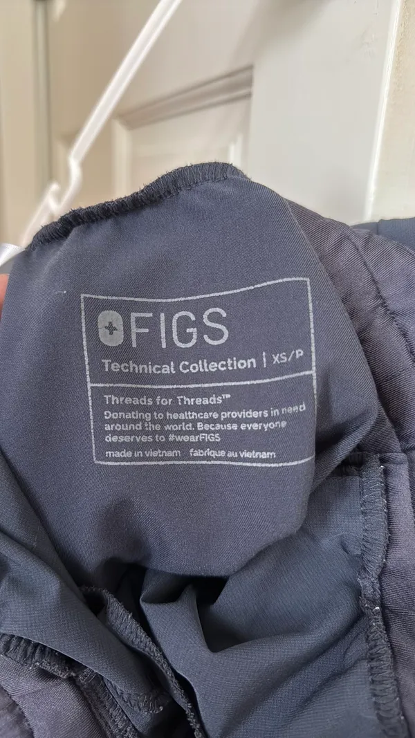 FIGS Scrubs Set - Image 2