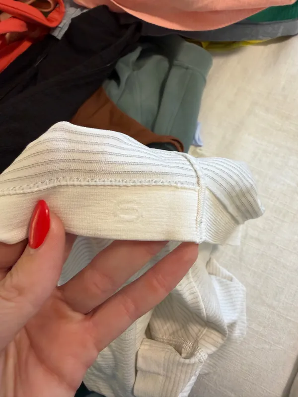 Lululemon cropped top - Image 3