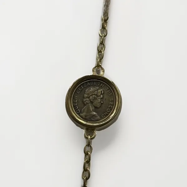 Vintage 1980s Queen Elizabeth II Coin Station Necklace – Gold Tone‎ 36" Sautoir - Image 3
