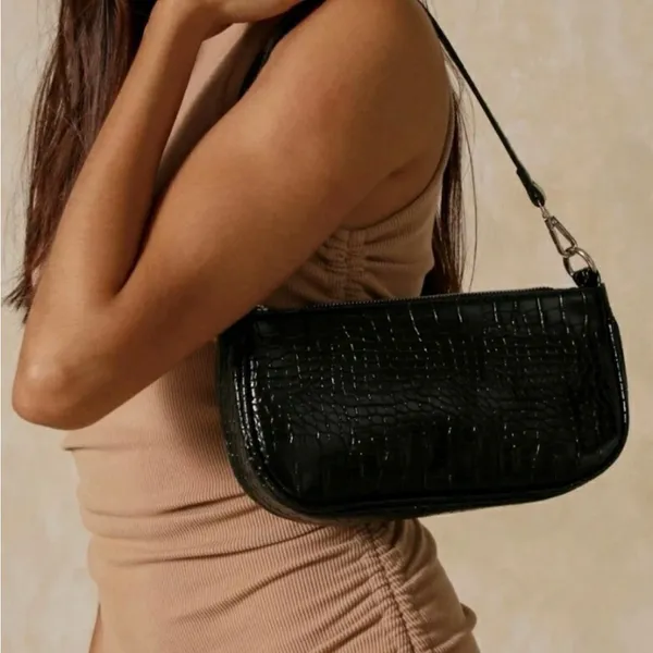 Elegant Black Croc-Embossed Women's Bag - Image 4
