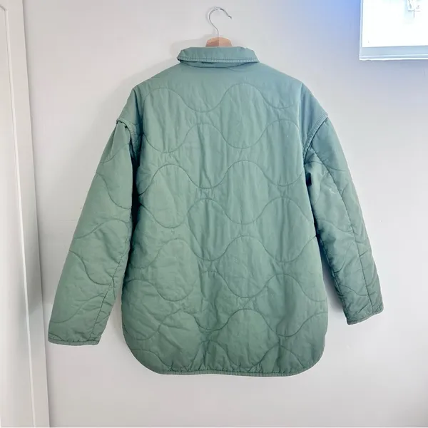 Universal threads green quilted coat size large - Image 3