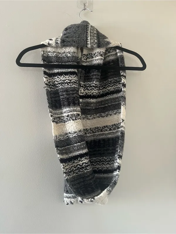 American Eagle Gray Fair Isle Infinity Scarf Womens Wool Blend Nordic Winter - Image 4