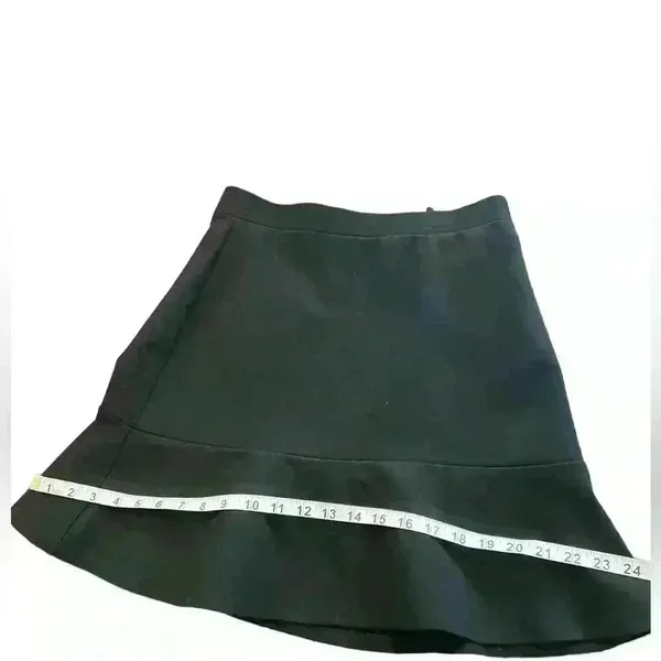 🆕LOFT Black, Ponte Flippy Skirt-Size XS. - Image 3