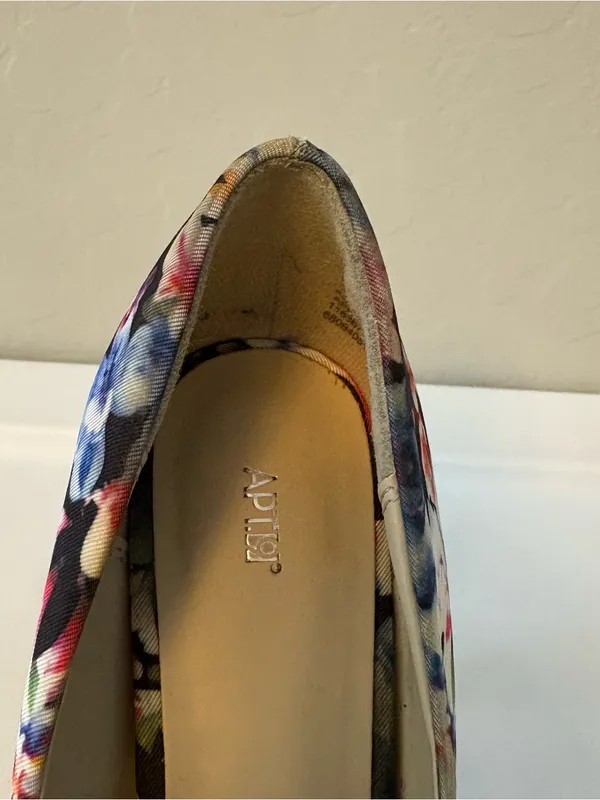 Apt. 9 multicolored floral pumps with silver heels size 6.5 - Image 13