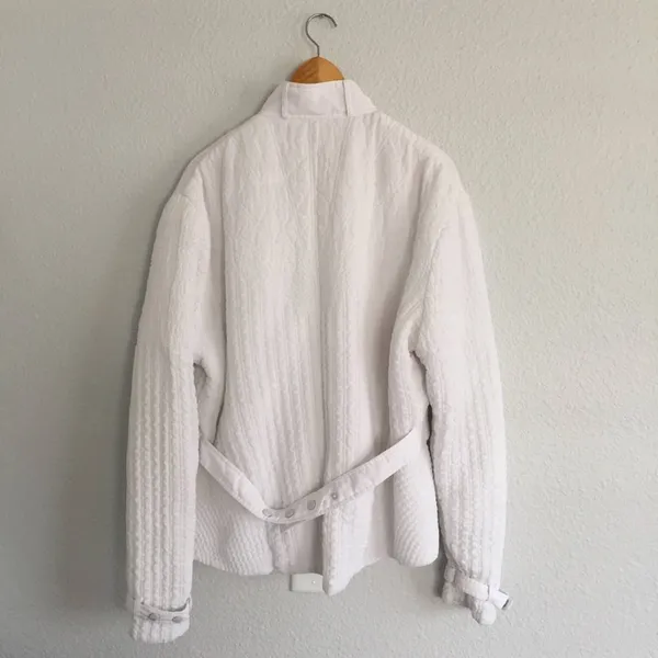 White Puffy Jacket Size L - Image 2