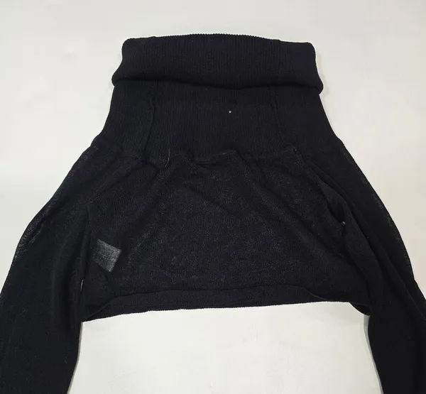 Superdown Camille Off Shoulder Top in Black - Image 6