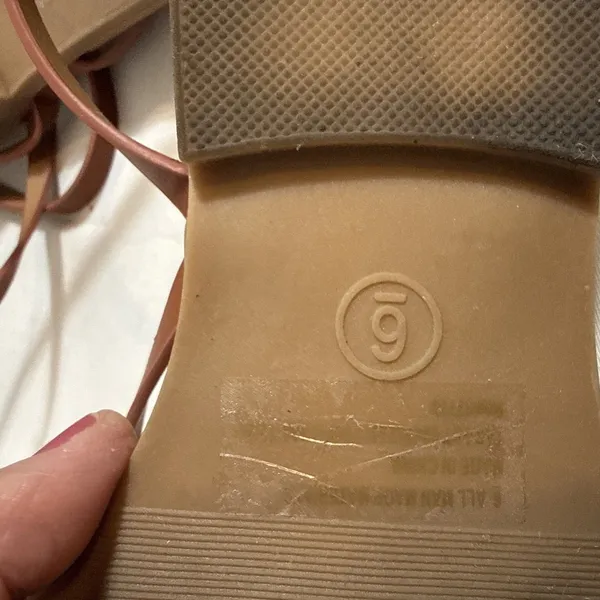 Universal Threads Elizabeth Sandals Womens 6 Thong Cognac Flat In Box - Image 6