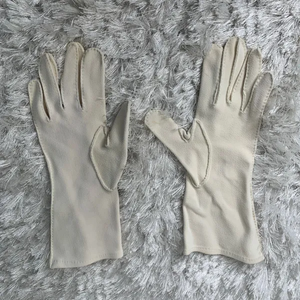50s 60s White Cream Gloves Raised Detail OSFM - Image 4