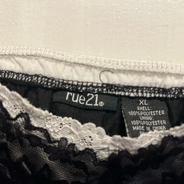Rue 21 NWOT Black/White/Lace Adjustable Camisole (XL) - Image 4