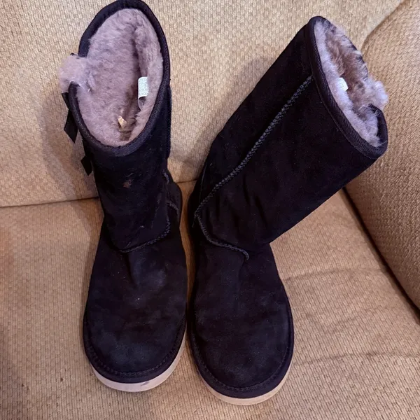 UGG Koolaburra Boots with Bows Black Size 8 - Image 2