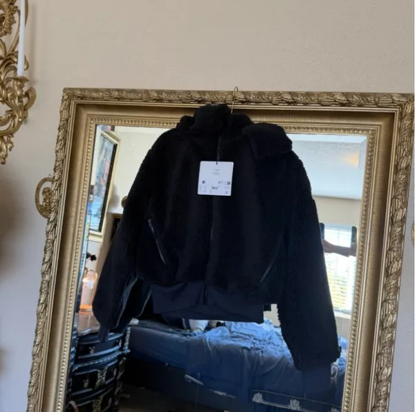ALO Yoga Foxy Sherpa Jacket - Image 3