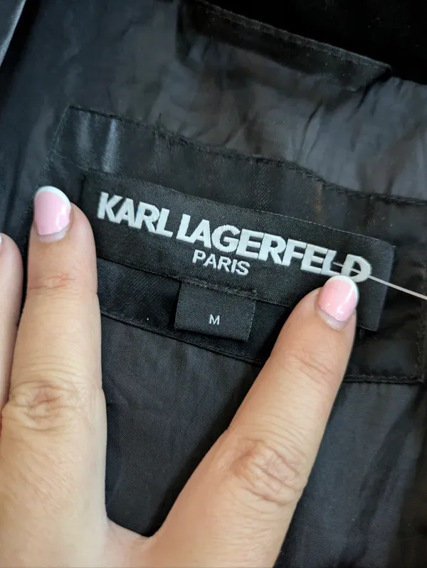Karl Lagerfeld Paris Faux Fur Trim Black Shiny Belted Puffer Coat Size Medium - Image 5