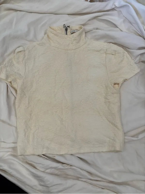 Alice + Olivia Ivory Textured Mock Neck Short Sleeve Zip Back Top Size 2 - Image 2