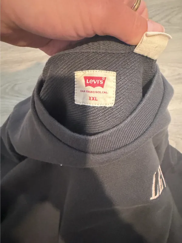 Levi’s crewneck - Image 3