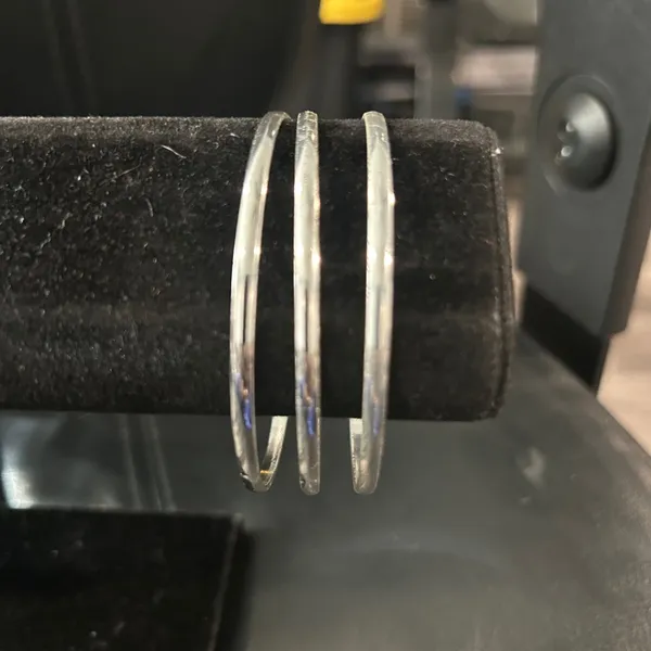 Elegant Silver Bangle Set - Image 4