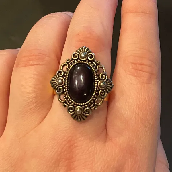 Vintage style statement ring. Diamond shaped with black oval center. Adjustable - Image 10
