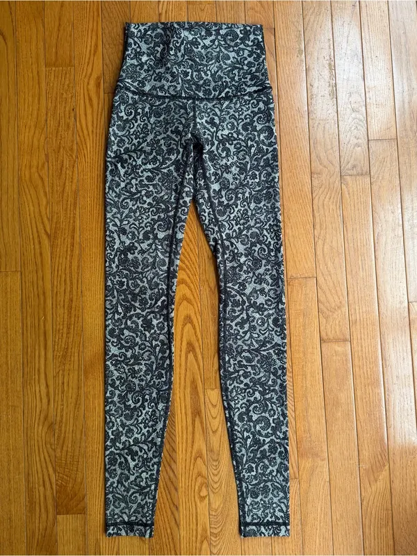 Lululemon Wunder Under Pant (Hi-Rise) Mini Cinder Lace White Black Size 4 - Image 2