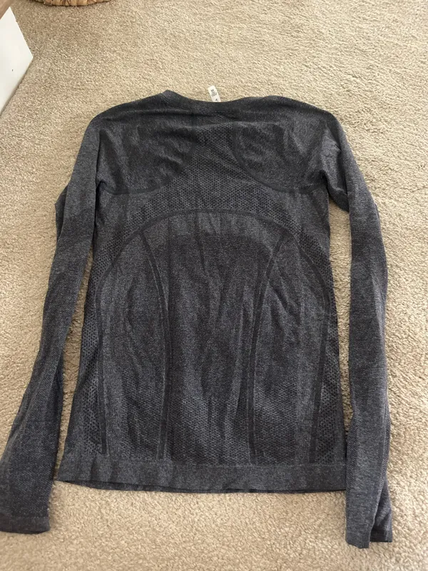 Athleta Women’s Top Long Sleeve - Image 3