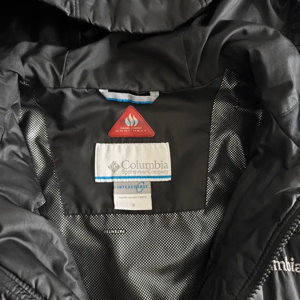 Womens Winter Jacket ✦ Open To All Offers ✦ Bundle Measurements: Used Good Condition. Only Flaw Writing on Back Tag. Womens Columbia Pro Interchange Athletic Winter Jacket Size Small Regular Athletic Fit. Excellent For Casual and Active Wear. Columbia Logo Front Side. Strong Durable Fabric Material. Black/Gray ——— TAGS ——- #Columbia #Athletic #Skiing #Jacket #Winter - Image 6