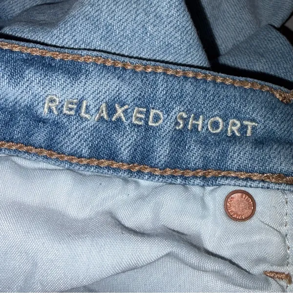 American Eagle Strigid 6” High Waisted Relaxed Denim Cutoff Jean Shorts size 8 - Image 5