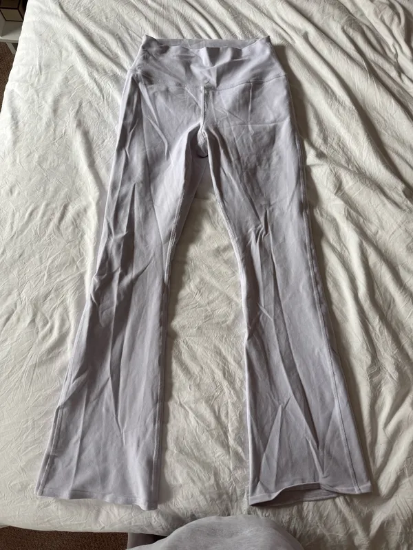 Alo Yoga Airbrush High-Waisted 7/8 Bootcut Leggings - Image 2