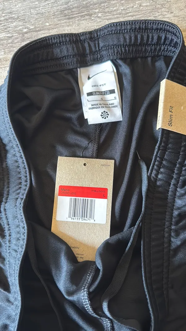 Men’s slim fit Nike shorts - Image 3