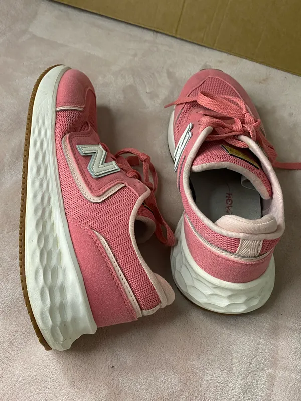 New Balance Fresh Foam Sneakersk Womens size 8 - Image 4