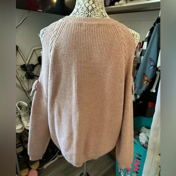 Cold Shoulder sweater - Image 2