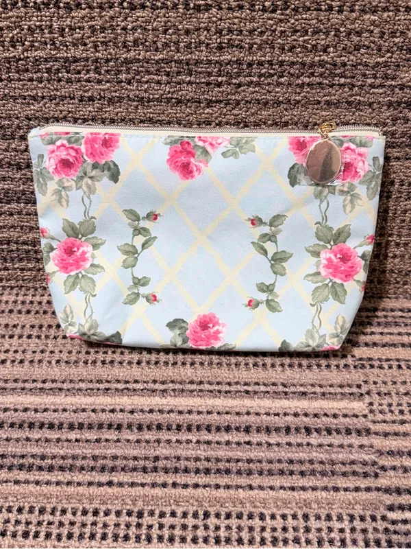 Estée Lauder Floral Cosmetic Pouch in Light Blue and Pink Rose Print - Image 3