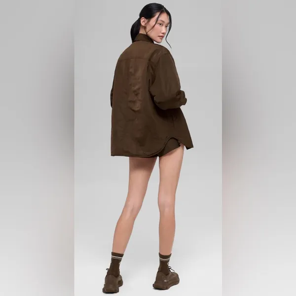 Alo Yoga NWT Socialite Shacket Button Down Pockets Expresso Size L SOLD OUT - Image 3