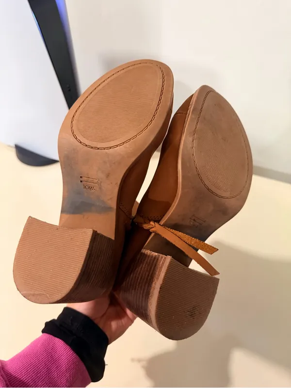 TOMS Tan Leather Block Heel Ankle Boot - Image 15