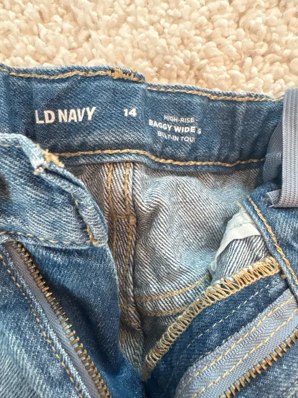 Old Navy Jeans - Image 3