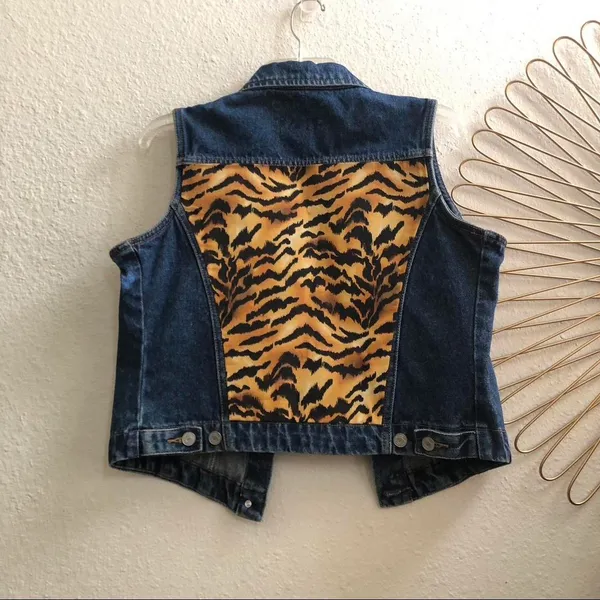 Y2K 2000s Western Safari Rodeo Denim jacket best patchwork tiger print sleeveless #biker #rockabilly #cowboy #grunge #punk Measurement in pics - Image 2