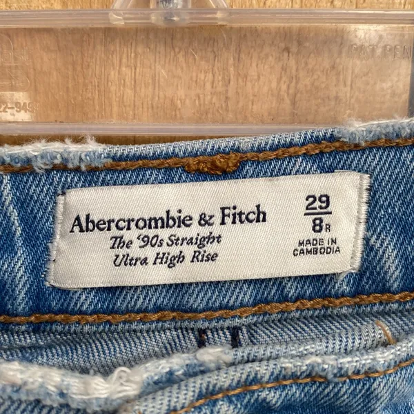 Abercrombie 90s Straight Ultra High Rise 29/8R Light Wash Distressed Stretch 31" - Image 2