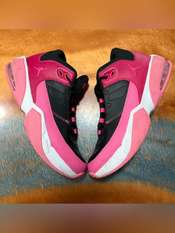 Jordan Max Aura Athletic Sneakers Black Pink 23 - Image 2