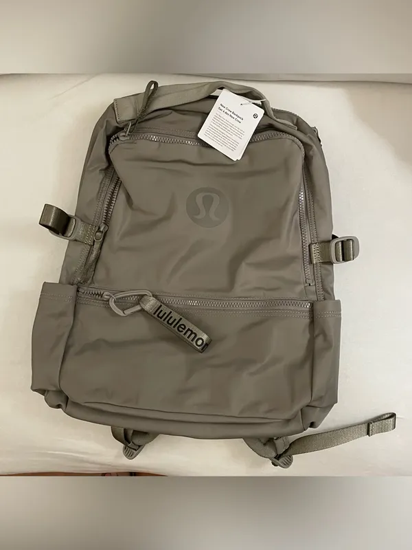 Lululemon NWT New Crew Backpack 22L Water Repellent Tan Green - Image 4