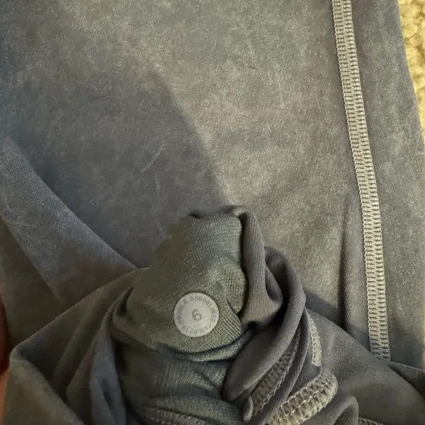 Lululemon leggings, cloud, gray, size 6 - Image 4