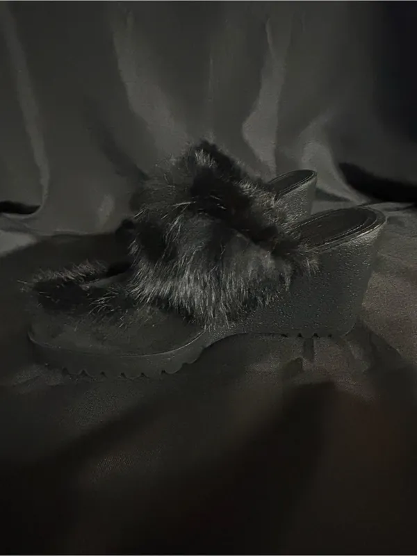 Coach Women’s Vintage Kaela Black Genuine Rabbit Fur Suede Platform Slides 7.5 - Image 3