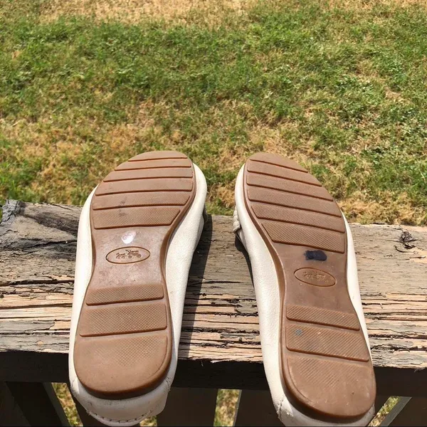 Coach “Olive” Gold Buckle Beige Leather Loafers Moccasins Flats Preppy Academia Office Siren 8B - Image 2